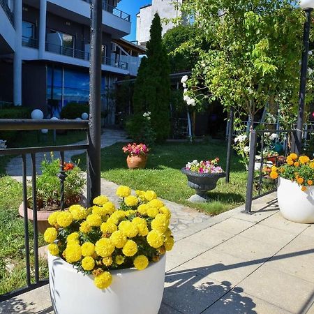 Apartments Devora 1 & Bar & Restaurant Varna Bagian luar foto