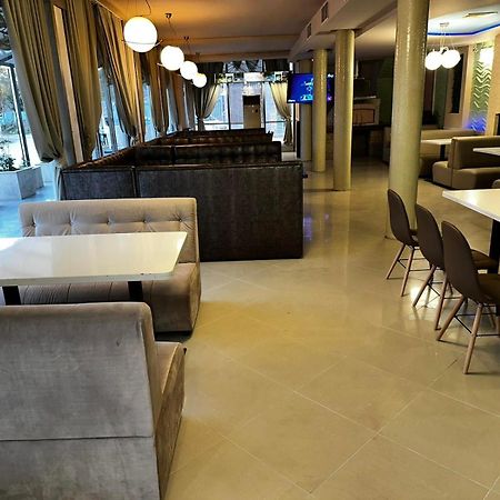 Apartments Devora 1 & Bar & Restaurant Varna Bagian luar foto