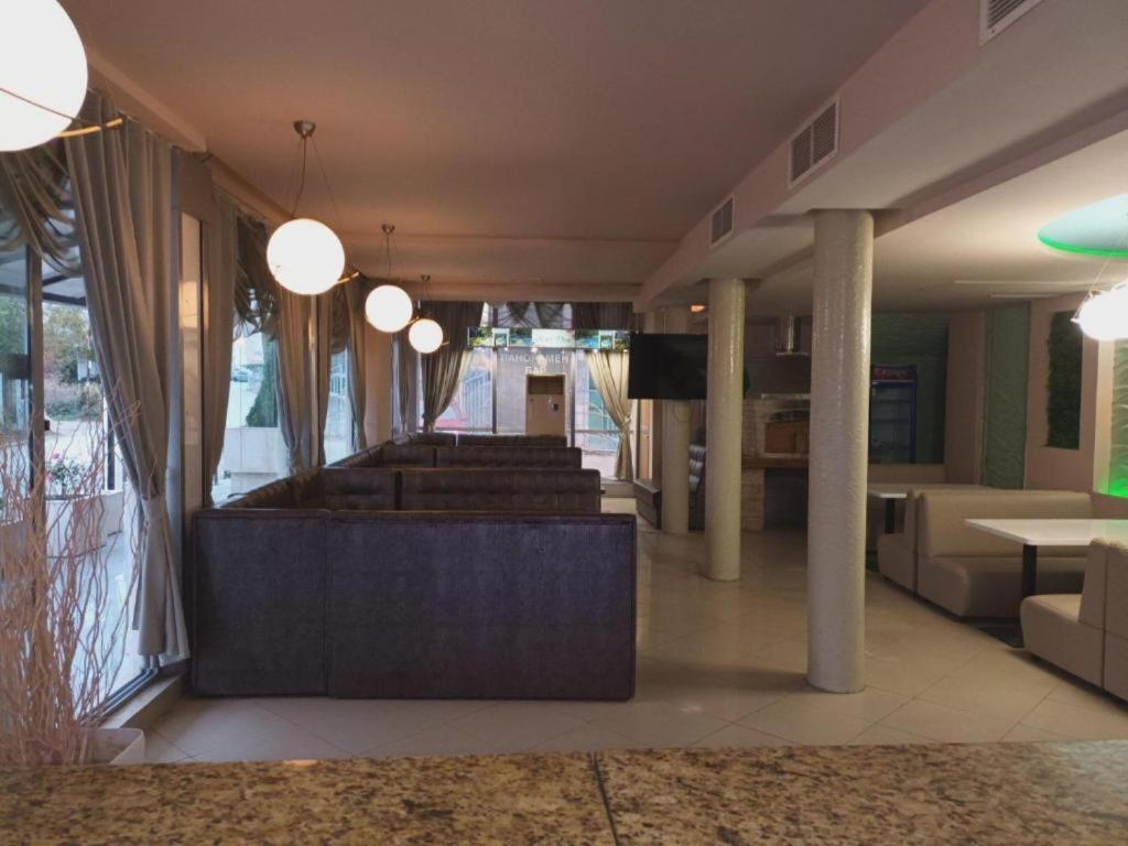Apartments Devora 1 & Bar & Restaurant Varna Bagian luar foto