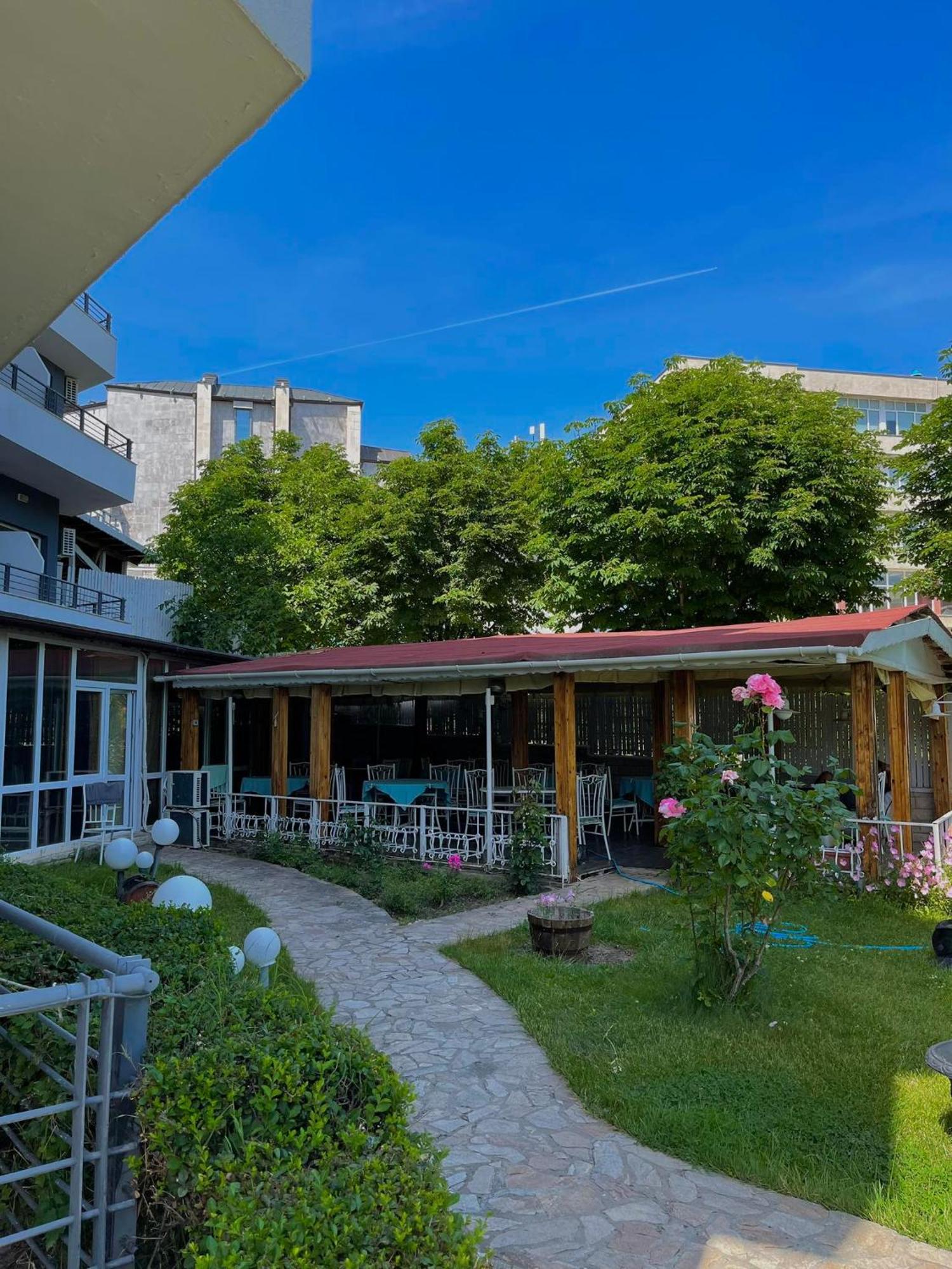 Apartments Devora 1 & Bar & Restaurant Varna Bagian luar foto