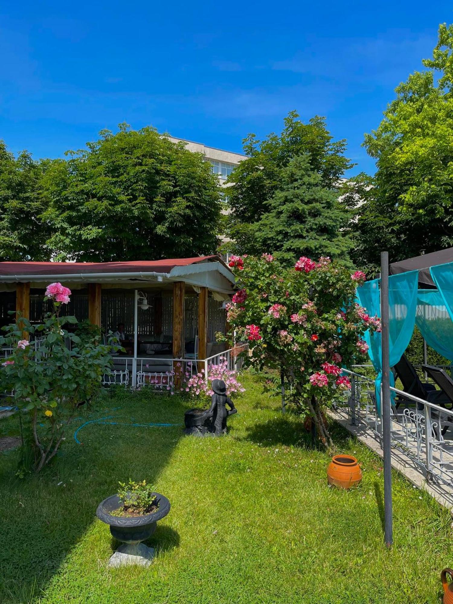 Apartments Devora 1 & Bar & Restaurant Varna Bagian luar foto
